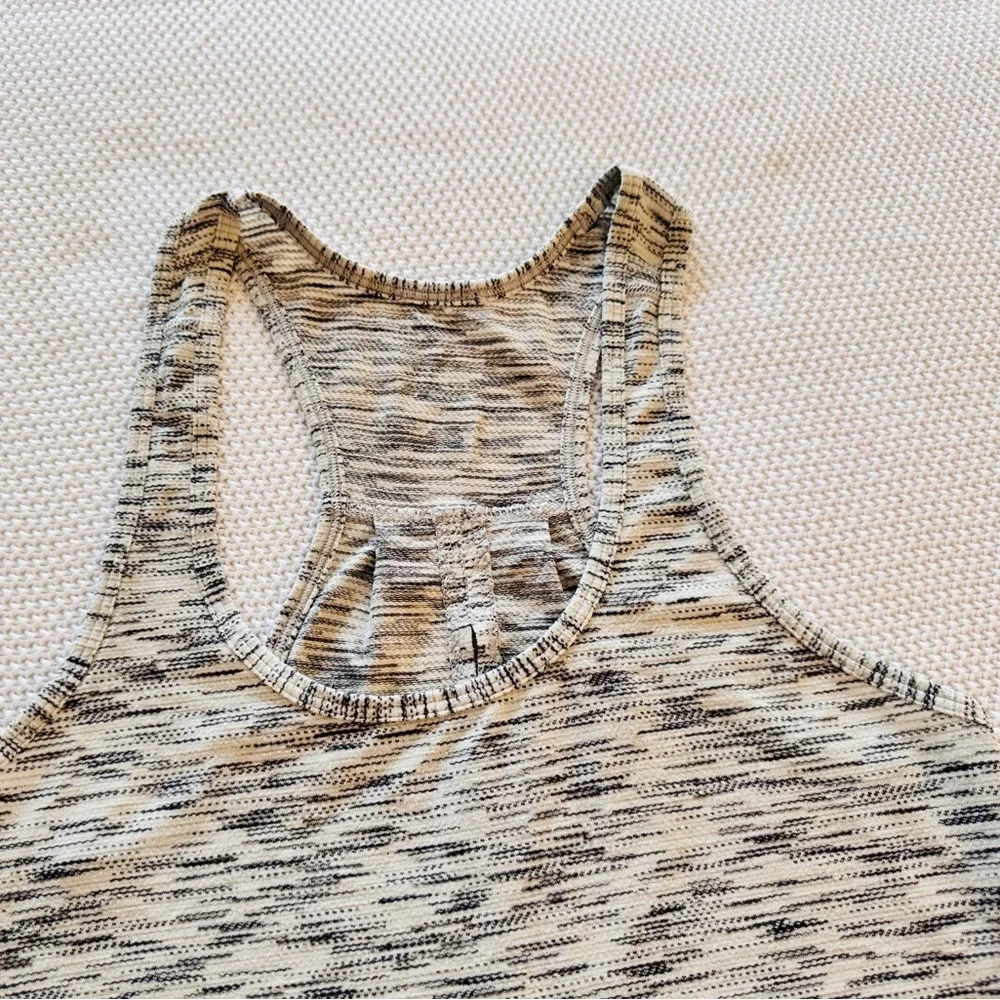 LULULEMON Salute the Sun Light Gray Racerback Tank Top w Vented Back